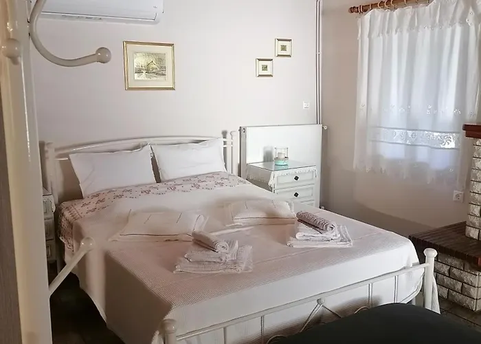 Tatil Evi P & P Polylimnio Waterfalls *